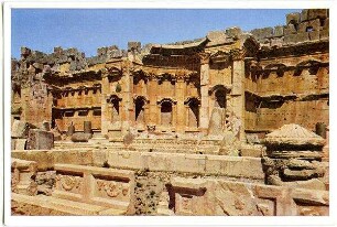 Baalbek. Exedra im Altarhof