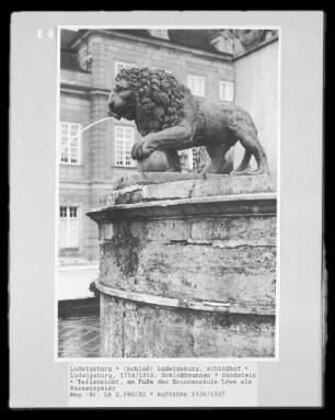 Löwenbrunnen — Schreitender Löwe