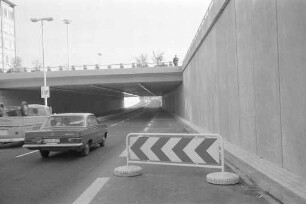Baufertigstellung der Kriegsstraßen-Unterführung beim Ettlinger-Tor-Platz.