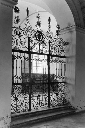 Gitter : Gitter. Schmiedeeisen (um 1630) Freising, Dom Sankt Maria und Korbinian