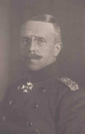 Paul von Schaefer, Oberst und Kommandeur des Regiments 1905-1907, Brustbild