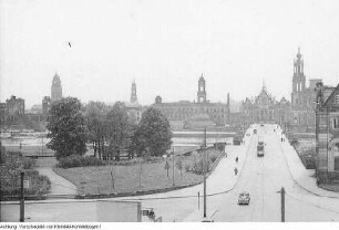 Dresden, Neustädter Markt. Wiederaufbau des "Goldenen Reiters", 1955