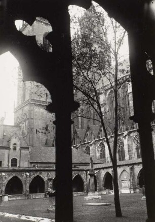 Magdeburg, Dom : Magdeburg. Dom. Teilansicht von Südosten über den Hof des Kreuzganges
