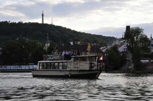 Moldauschiff in Prag : Ausflugsschiff auf der Moldau in Prag am Abend, aufgenommen 2008
