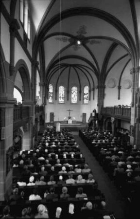Badenweiler: Evangelische Pfarrkirche, Pfingstsonntag, von der Empore, [Gemeinde]