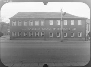 Lichtenstein/Sa., Innere Zwickauer Straße 4. Hotel "Haus der Einheit" mit "Gasthof zur Einheit" (1802). Straßenfront