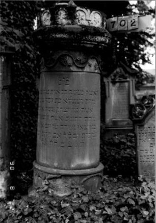 Grabstein 702