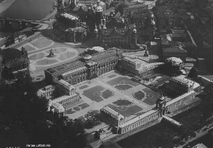 Zwinger und Theaterplatz in Dresden : Blickrichtung Osten
