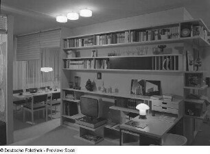 Kombiniertes Wohn-, Arbeits- und Schlafzimmer
