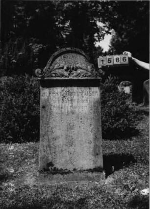 Grabstein 1586 [Hahn S. 211 Grab-Nr. 2301/02]