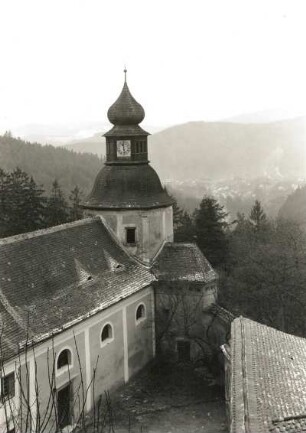 Nedvědice-Pernštejn (Nedwieditz-Bernstein). Burg (A. 13. Jh.), südöstlicher Wartturm