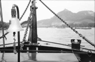 Bad Honnef: Drachenfels, Vordergrund Schiffsglocke