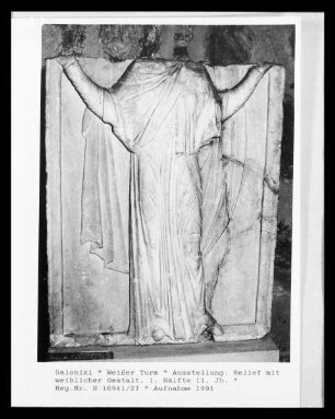 Relief mit weiblicher Gestalt