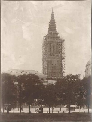 Billing, Hermann; Kiel (Schleswig-Holstein); Rathaus - Turm mit Gerüst (Ansicht)