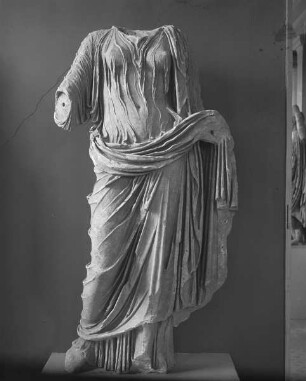 weibliche Gewandstatue, Flavia Domitilla die ältere (?)