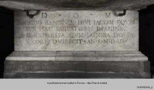 Grabmal des Baccio Bandinelli mit Altar : Sockel mit Wappen an den Schmalseiten
