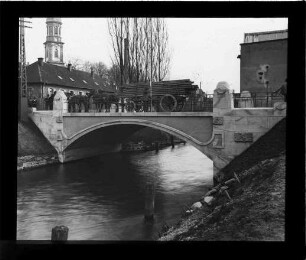 Eisenbetonbrücke mit Fuhrwerk