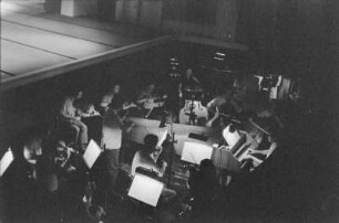 Szenenbilder aus "Erfindung der Liebe", Ballettabend mit Ludwig van Beethovens "Die Geschöpfe des Prometheus" und einer Tanzausdeutung von Antonio Vivaldis "Die Jahreszeiten". Komische Oper Berlin, 16.07.1976
