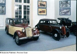 Dresden-Altstadt, Neumarkt. Verkehrsmuseum im Johanneum. Personenkraftwagen IFA F8 Kombi (1955; VEB Automobilwerk Audi Zwickau) und Framo Piccolo VH 200 (1935; Framo-Werk Hainichen) in der Ständigen Ausstellung