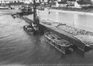Herstellung der neuen Trennmole am Unterkanal der Staustufe Koblenz/Mosel