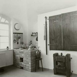 Cottbus, Löwen-Apotheke (Mus.), Kochstelle, 18. Jh.