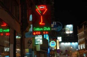 Bukarest - Nachtleben : Spärliches Nachtleben mit wenigen Bars an der Hauptstraße Calea Victoriei in Bukarest, 2007