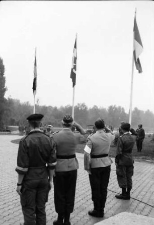 Ichenheim: Rheinübergang; Fahnenhissung; deutsch-französisch-kanadisch