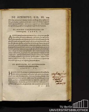 De Aedibus Constituendis Secundum regiones. Caput V. De Historum, Et Antepagmentorum sacrarum aedium rationibus. Caput VI.