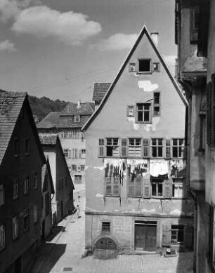 Schwäbisch Hall, Untere Herrengasse. Wohnhaus. Giebelfront mit Wäscheleine