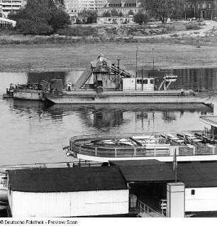 Eimerketten-Schwimmbagger