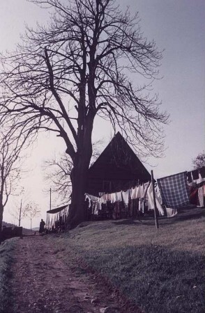 Erzgebirge. Wohnhaus mit Wäsche auf der Leine