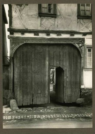 Haus Nr. 38 (1741). Tor mit Haussegen
