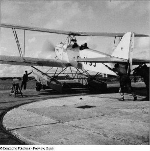 Rostock-Warnemünde. Deutsche Verkehrsfliegerschule, Zweigstelle Seefliegerschule Warnemünde. See-Schulflugzeug Heinkel HD 42 mit der Kennung D-1793