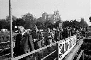Breisach: Einschiffung in die S.M. France, Gruppen mit Maire Rey bzw. Mitglieder des Fremdenverkehrsverbandes