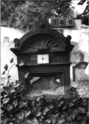 Grabstein 348 (Index: 99789501) Maße HxBxT: 133x69x16 cm Symbolik: Konche: Grabstein 348