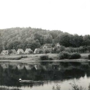 Stadt Wehlen-Pötzscha, Bahnhofstraße 24-20 und Rathener Weg 3 und 2. Wohnhäuser, Blick über die Elbe