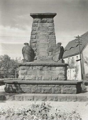 Denkmal für die Gefallenen des 1. Weltkrieges : Denkmal für die Gefallenen des 1. Weltkrieges. Stein (um 1920).