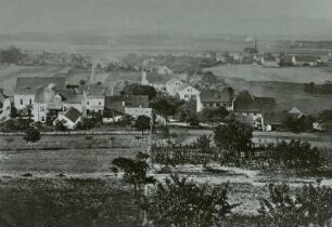 Dresden-Hosterwitz. Blick vom Elbhang über den Ort nach Südwesten