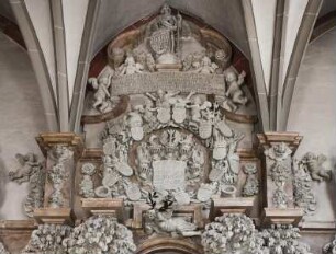 Grabmal für Fürst Georg Friedrich von Waldeck (1620-1692) — Aufsatz mit Engeln, Wappen und antiken Göttern