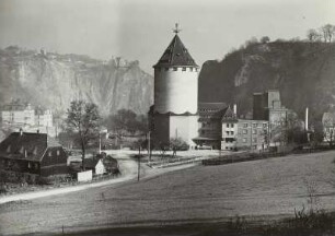 Dresden, Plauenscher Grund, Mühle mit Siloturm, im Hintergrund links Dölzschener Höhe mit Begerburg