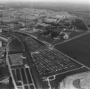 Kleingartenanlage am Zollrain in Halle-Neustadt : Blickrichtung Nordosten zum Wohnkomplex II