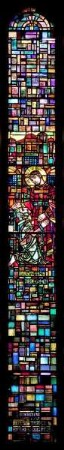 Expressionistischer Fensterzyklus — Die sieben Werke der Barmherzigkeit — Gefangene erlösen: Ludwig IX. befreit einen Gefangenen