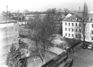 Dresden-Friedrichstadt. Krankenhaus Dresden-Friedrichstadt (Städtisches Klinikum). Blick vom Medizinischen Mehrzweckgebäude (MMZ) über Dinglingerstraße, Hautklinik und Park nach Nordwesten