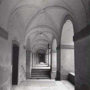 Schloss Trebsen, Inneres, gewölbter Gang