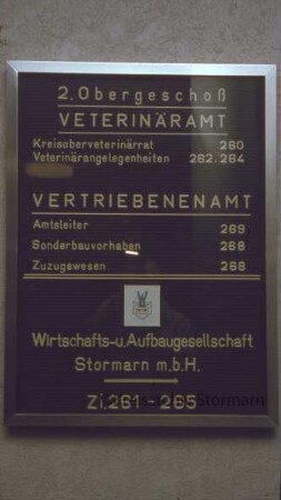 Mewesstraße 22: Informationstafeln für Kreisämter und Wirtschafts- und Aufbaugesellschaft Stormarn