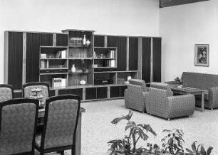 Anbauwand : Wohnzimmermöbel. Ansicht mit Eßplatz, Sitzgruppe und Anbauwand (1985; VEB Möbelwerke Rathenow)