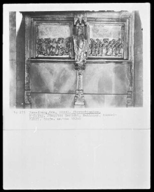 Nördliche Chorschranke mit Relieftafeln (Jüngstes Gericht, Himmelfahrt) und einem Heiligen