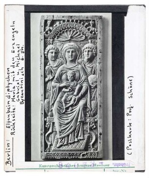 Berlin, Staatliche Museen: Elfenbeindiptychon, Rückseite, Madonna mit den Erzengeln Gabriel und Michael