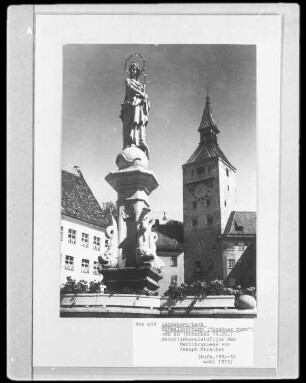 Brunnenanlage mit Marienfigur