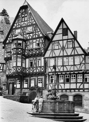 Miltenberg/Unterfranken : Miltenberg am Main. Marktplatz mit Brunnen